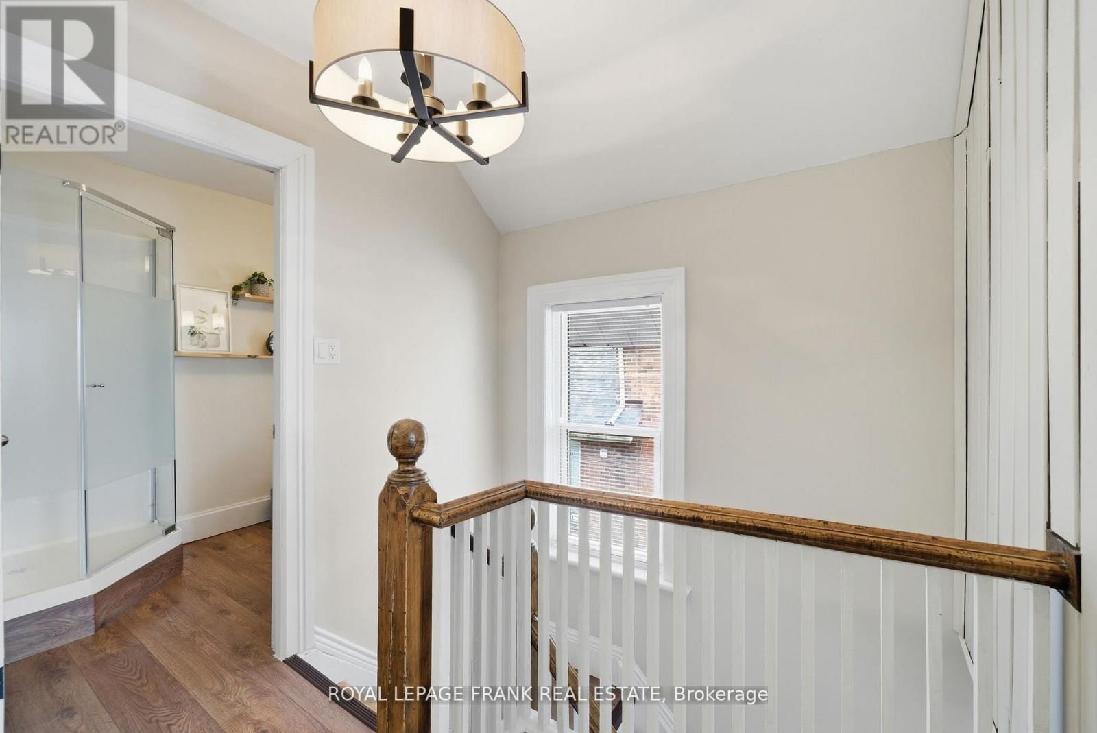 121 DURHAM STREET WEST Image 36