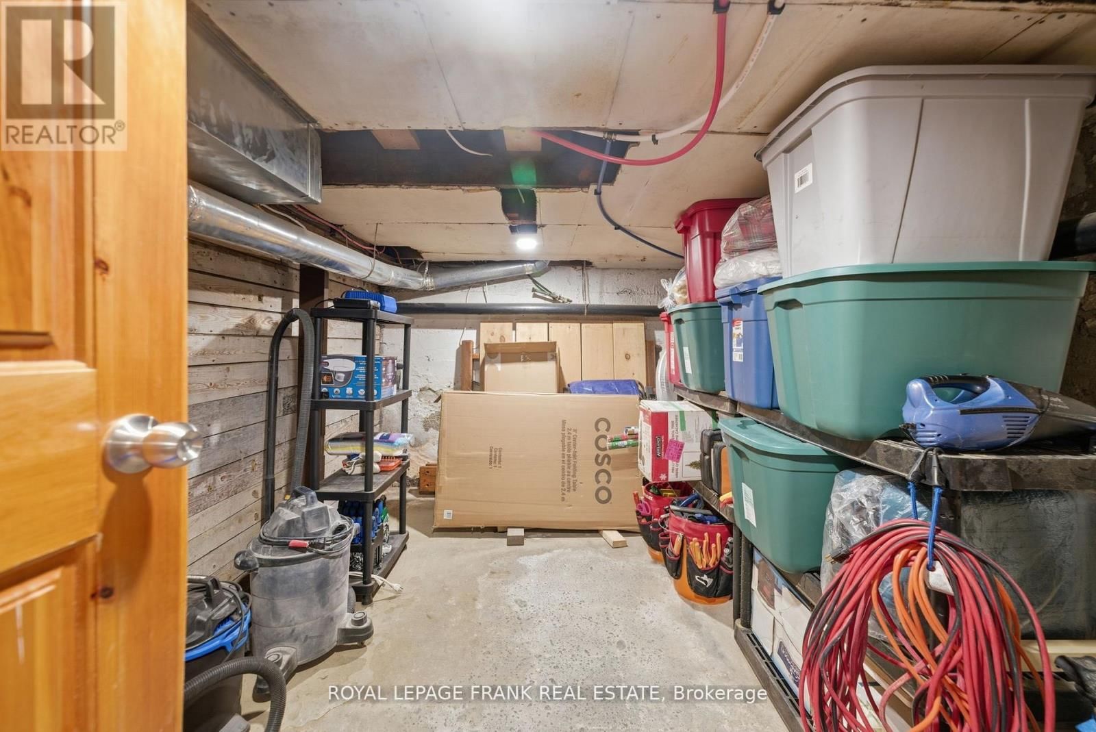 121 DURHAM STREET WEST Image 38