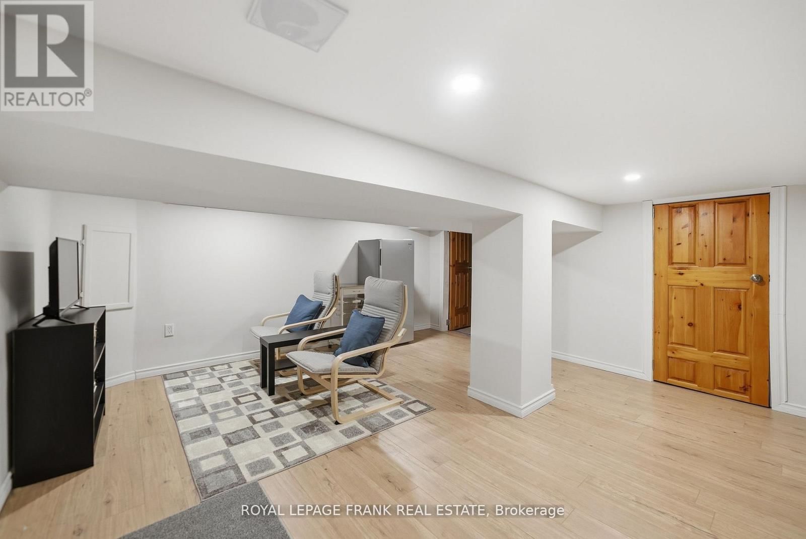 121 DURHAM STREET WEST Image 39