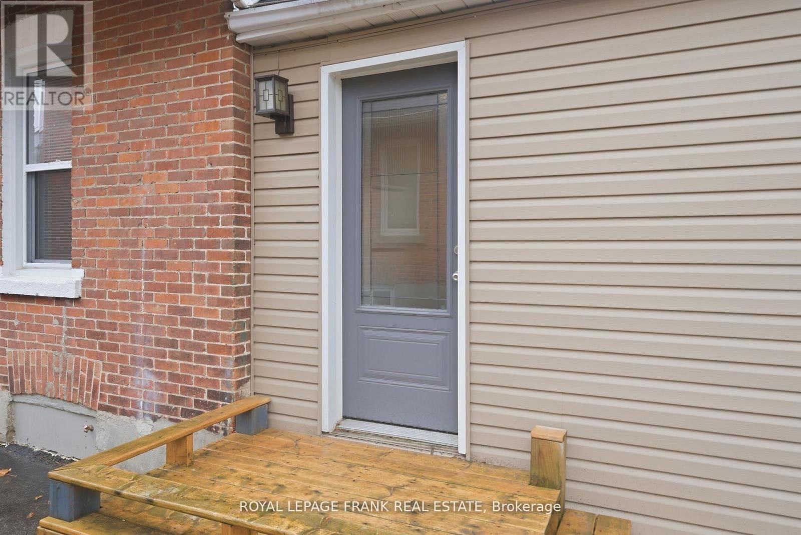 121 DURHAM STREET WEST Image 42