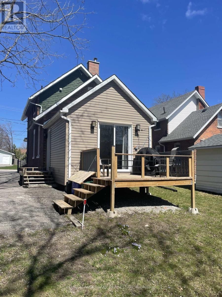 121 DURHAM STREET WEST Image 44