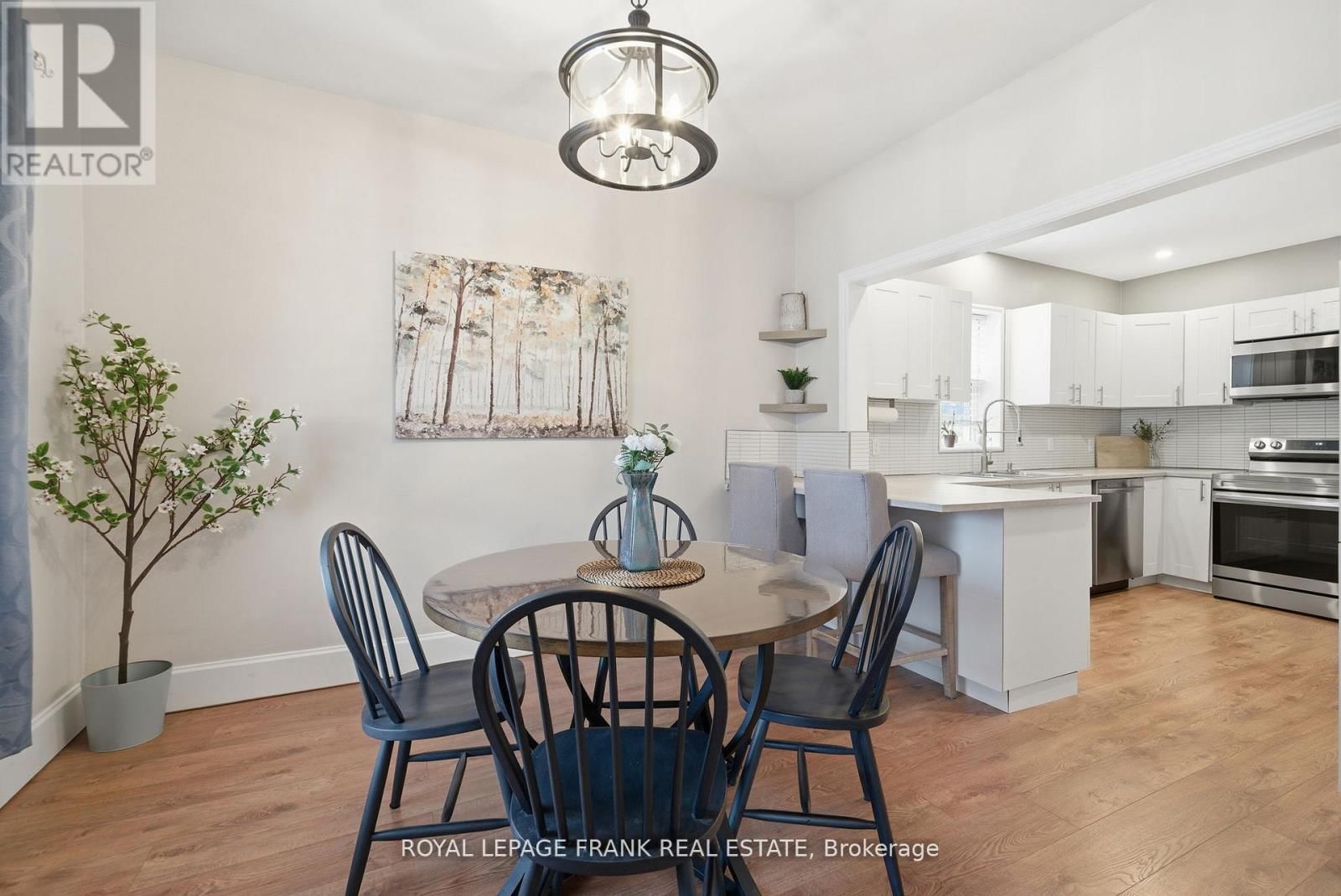 121 DURHAM STREET WEST Image 8