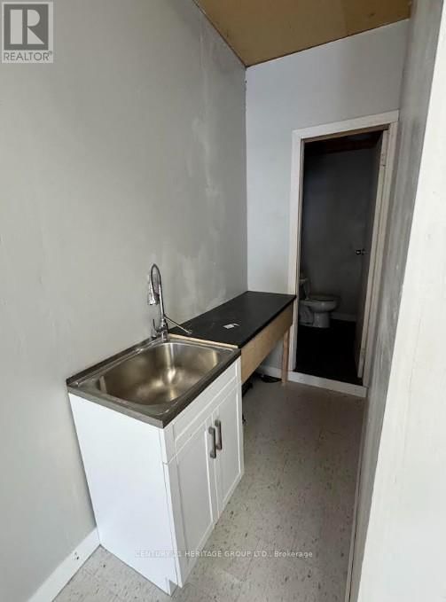 2 - 321 ROBERT STREET Image 10