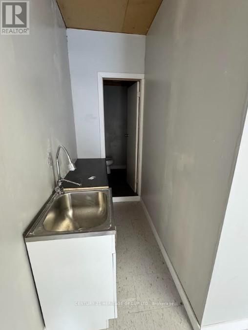 2 - 321 ROBERT STREET Image 9