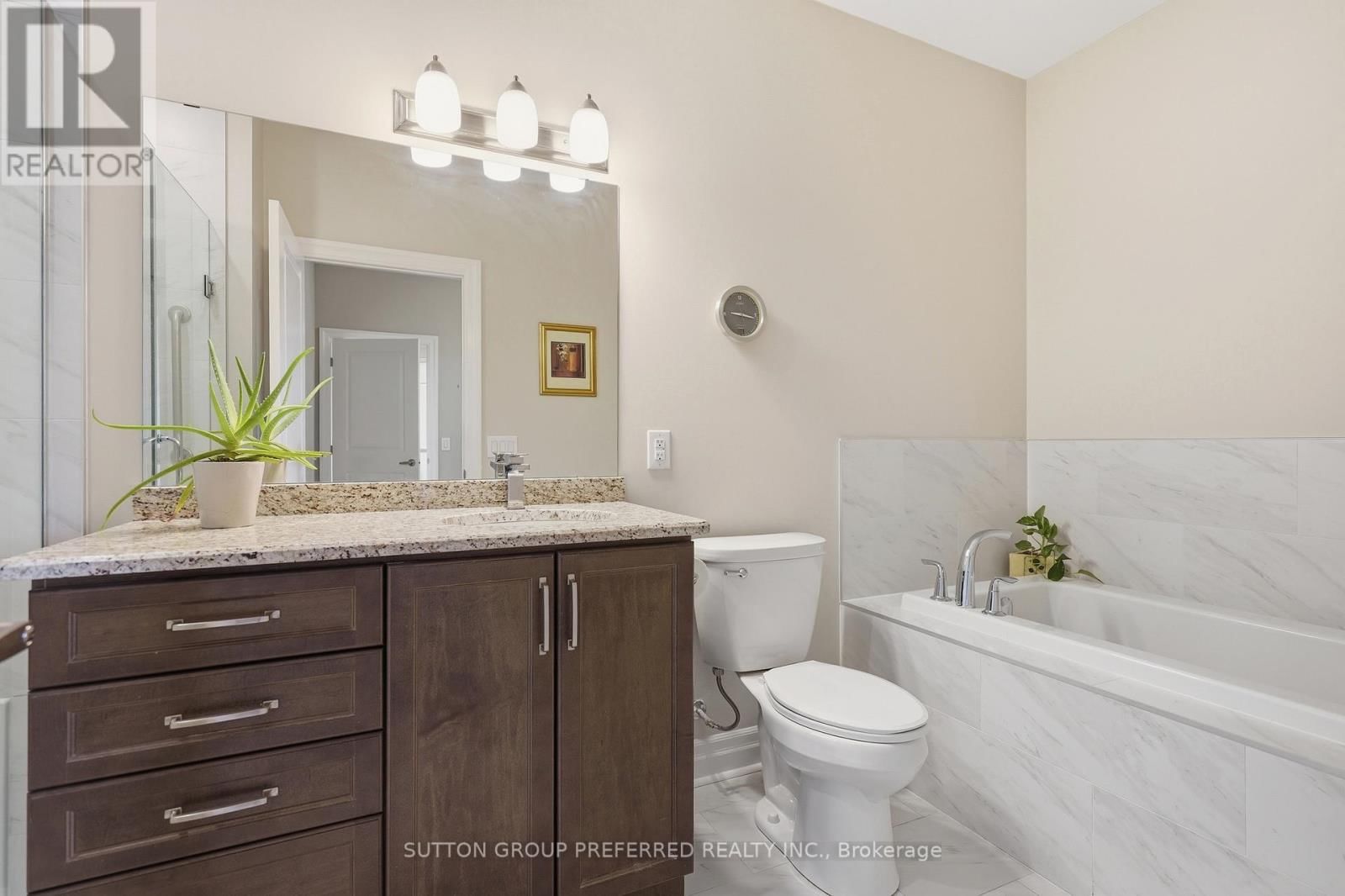 401 - 1200 COMMISSIONERS ROAD WEST Image 25