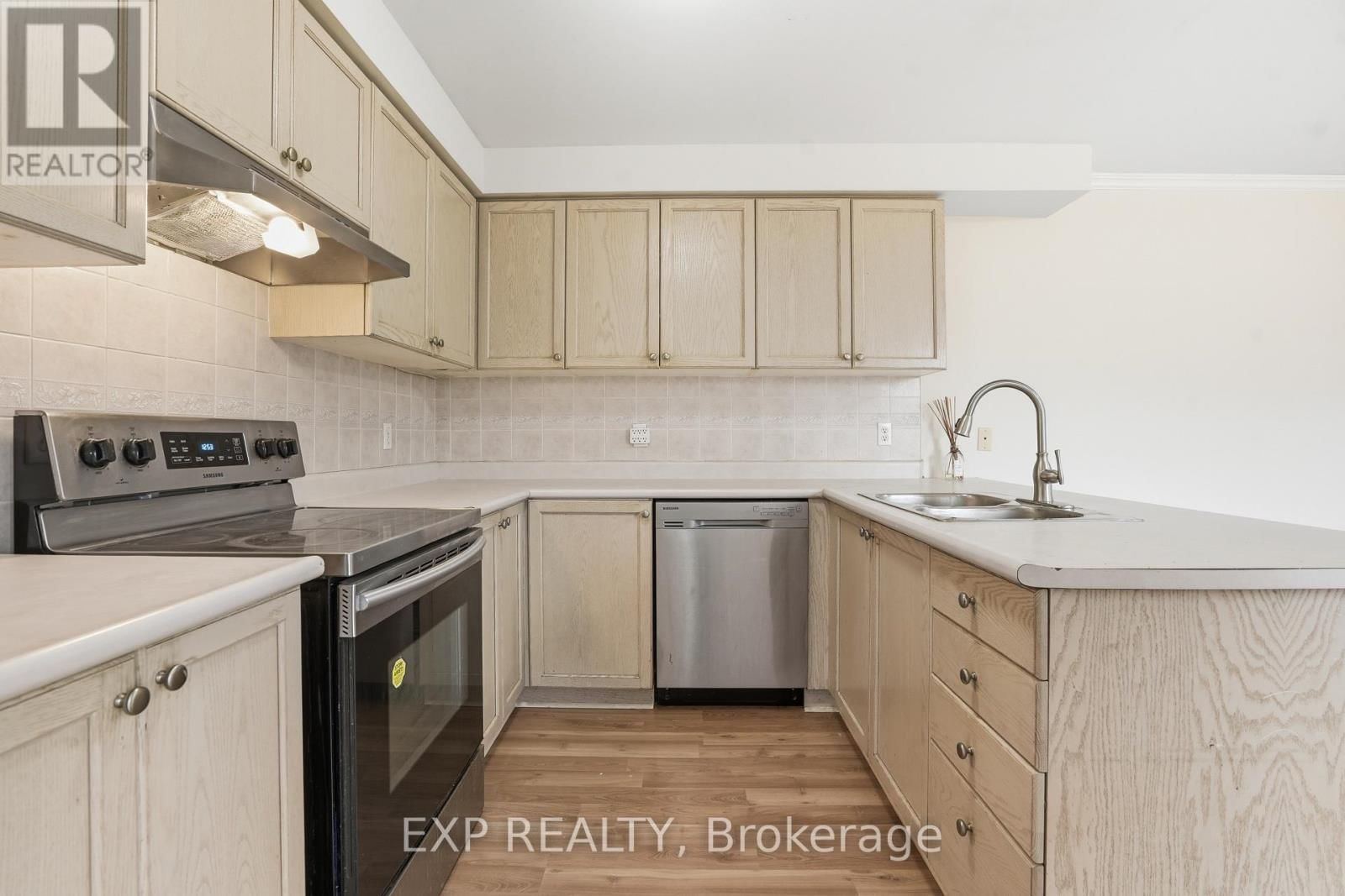 25 NIAGARA-ON-THE-GREEN BOULEVARD Image 13