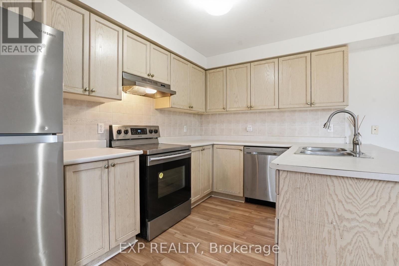 25 NIAGARA-ON-THE-GREEN BOULEVARD Image 14