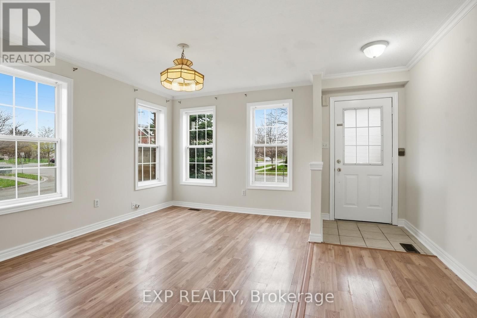 25 NIAGARA-ON-THE-GREEN BOULEVARD Image 9