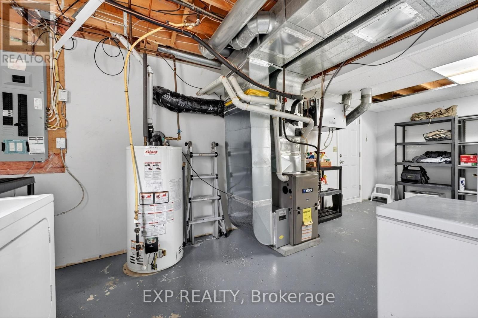 54 DAUPHIN AVENUE Image 24