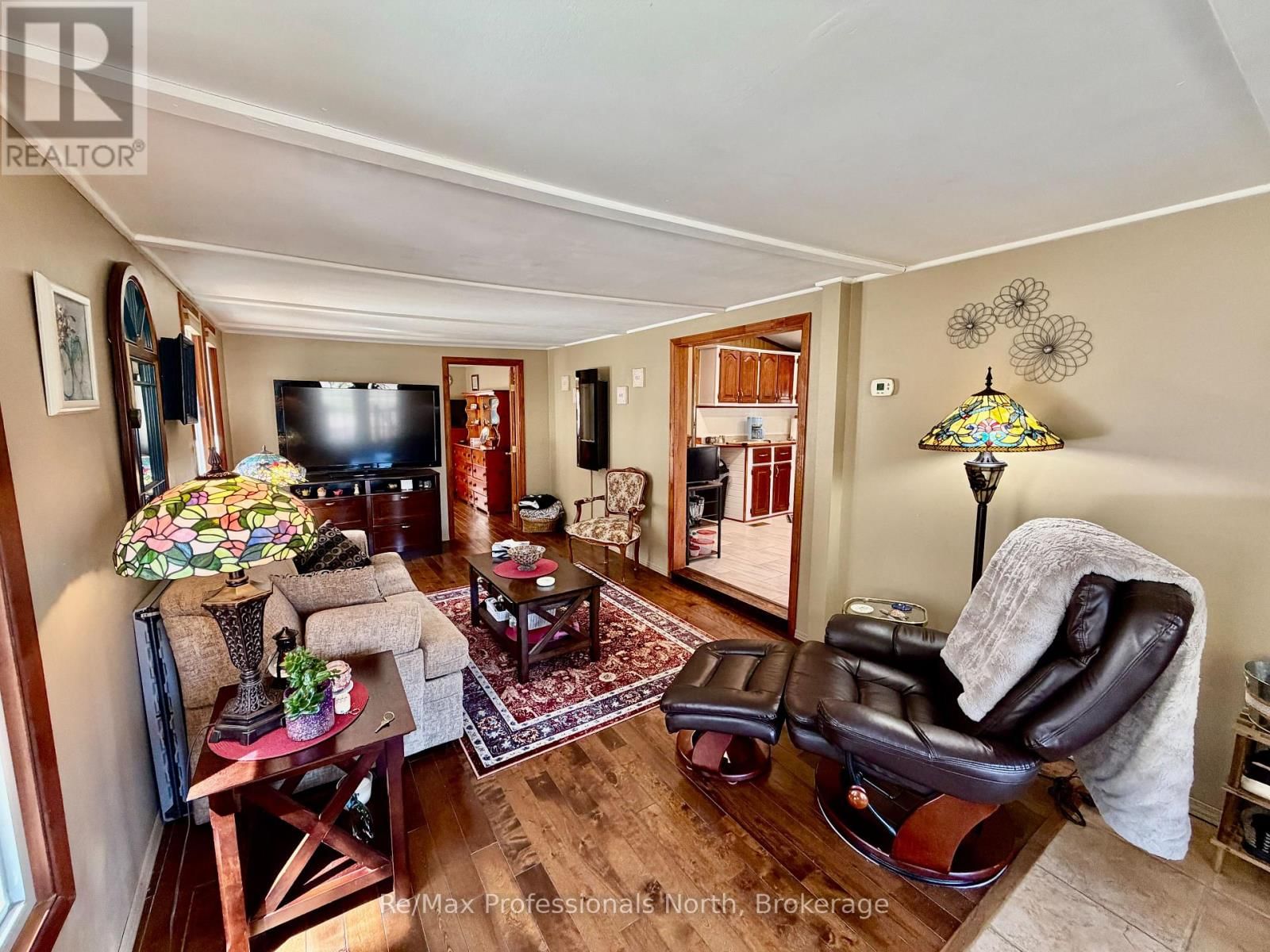 52 - 1007 RACOON ROAD Image 2