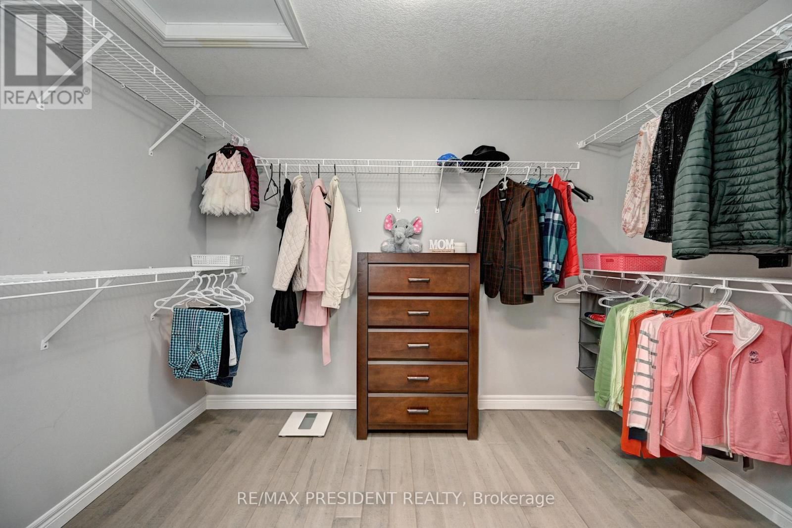 552 FLORENCEDALE CRESCENT Image 24