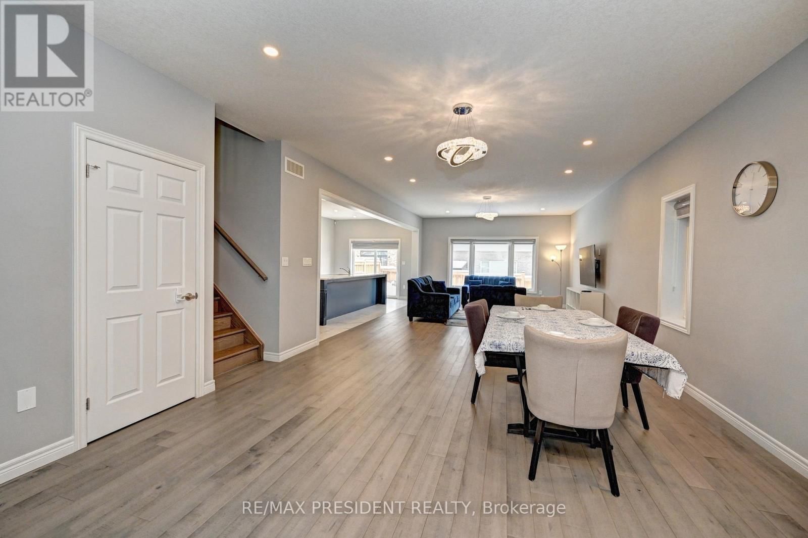 552 FLORENCEDALE CRESCENT Image 38