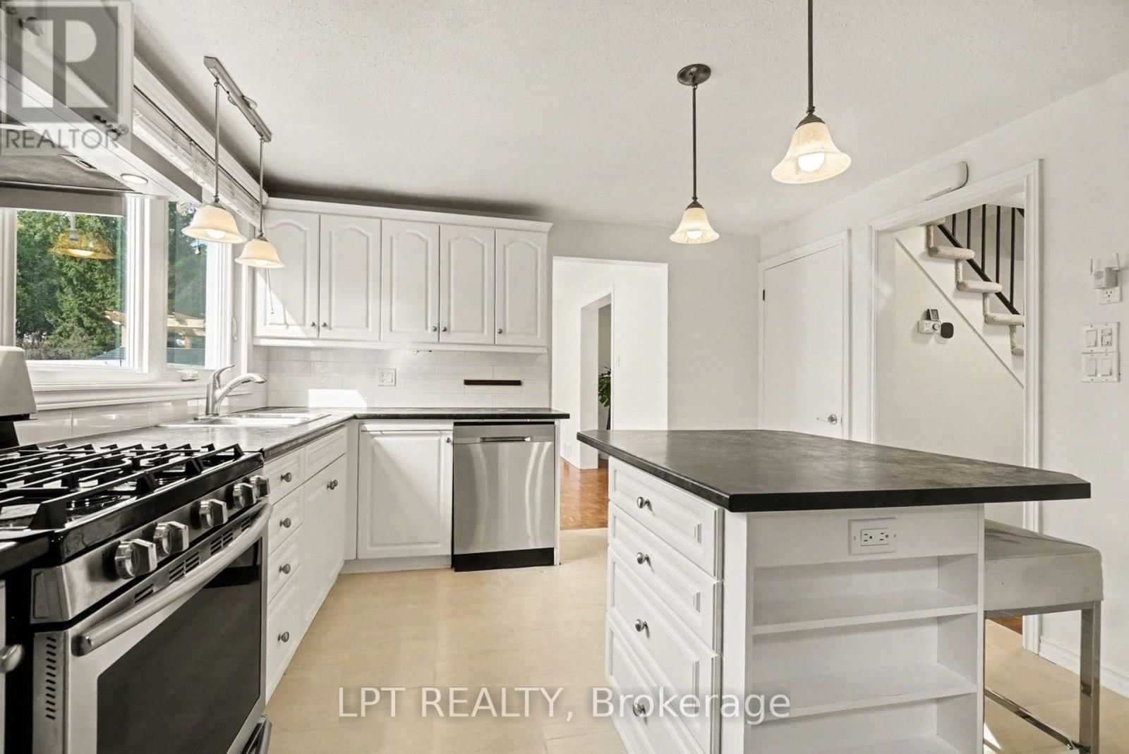 38 LINDHURST CRESCENT Image 4