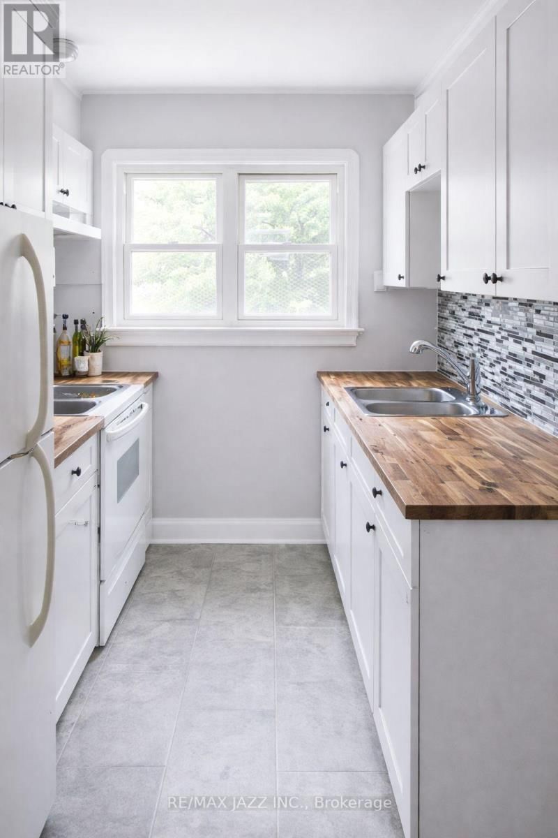 238 JAMES STREET EAST Image 14