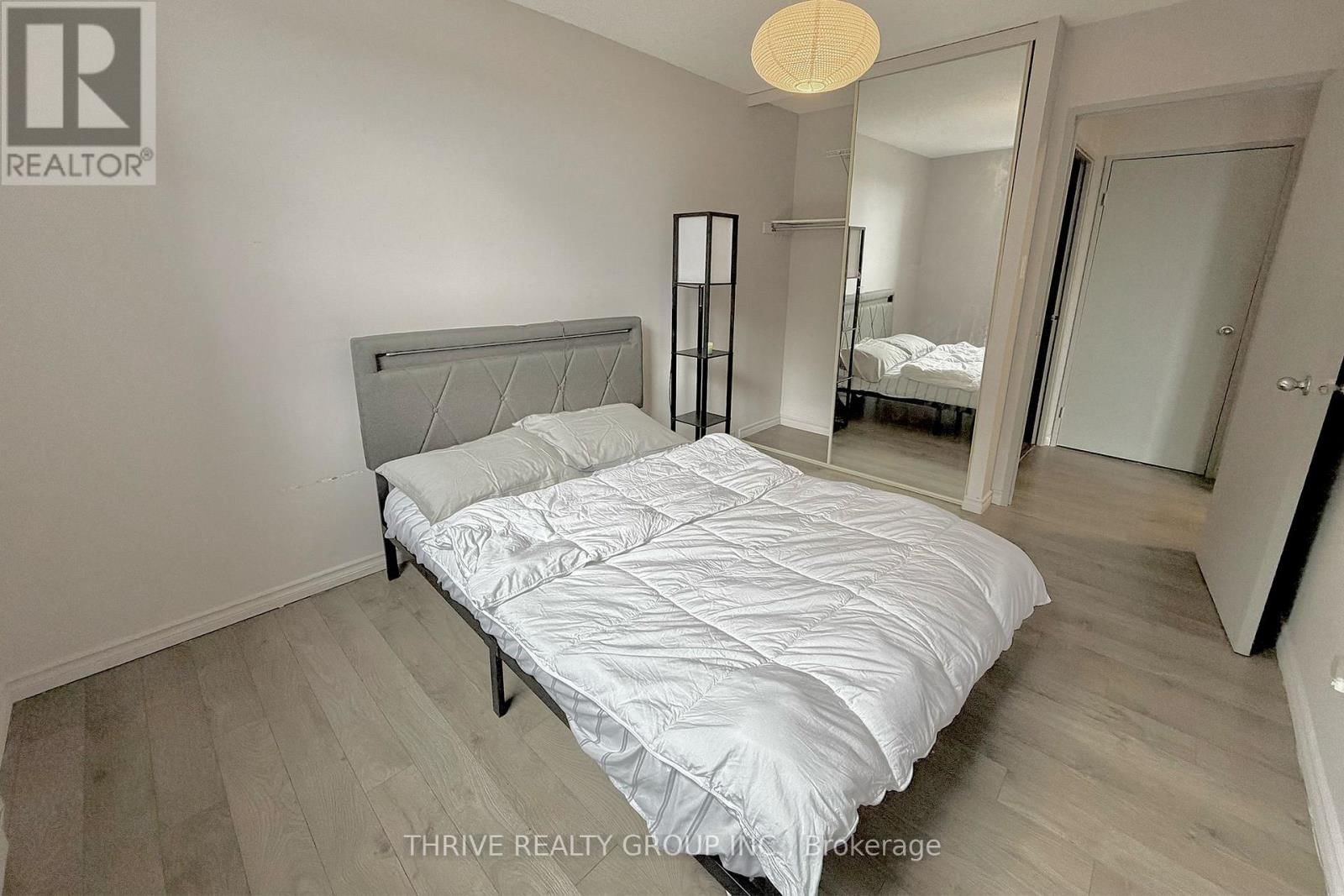 111 - 1103 JALNA BOULEVARD Image 16