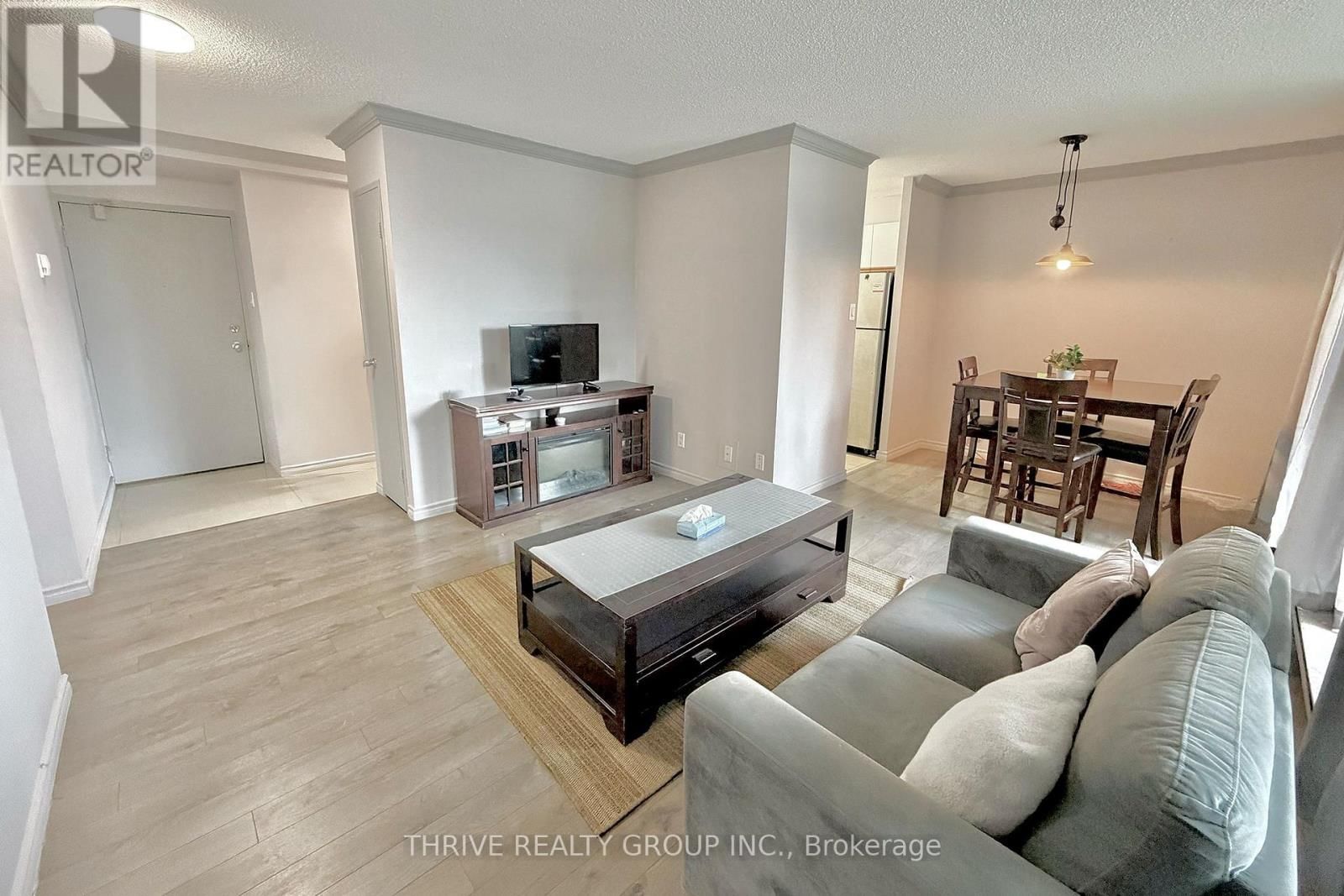 111 - 1103 JALNA BOULEVARD Image 4