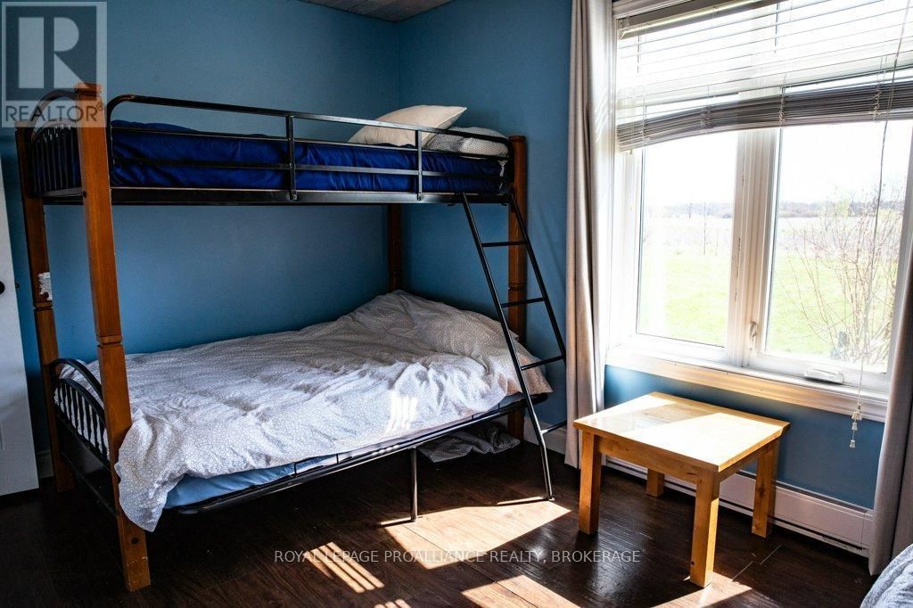 166 EASY LANE Image 23