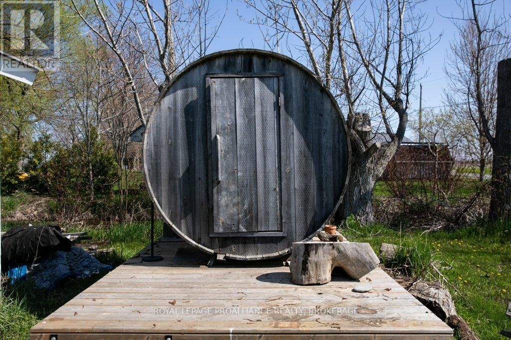 166 EASY LANE Image 26