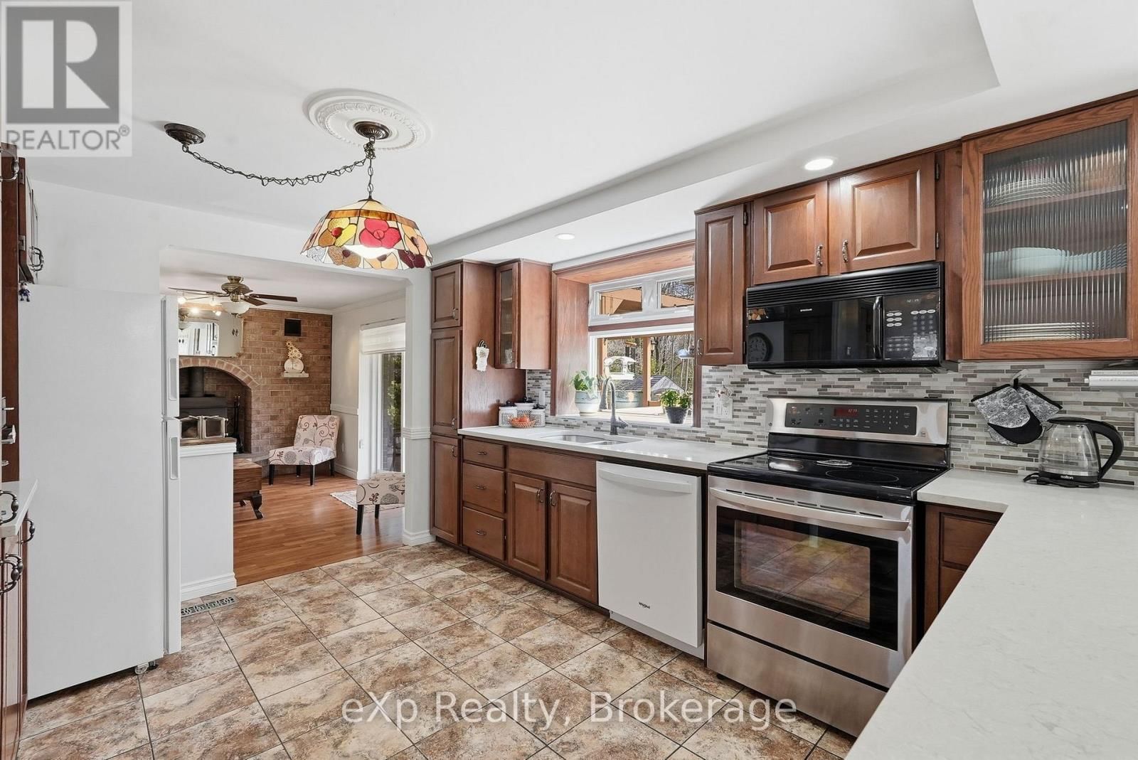 990 HERITAGE DRIVE Image 16