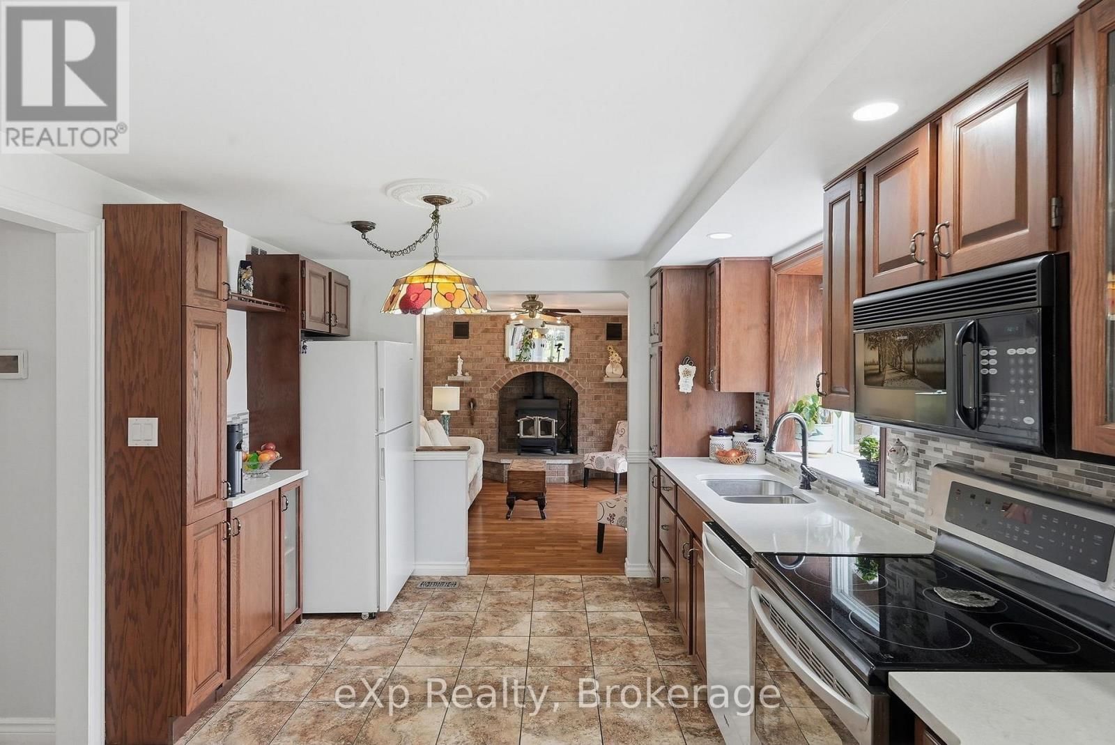 990 HERITAGE DRIVE Image 17