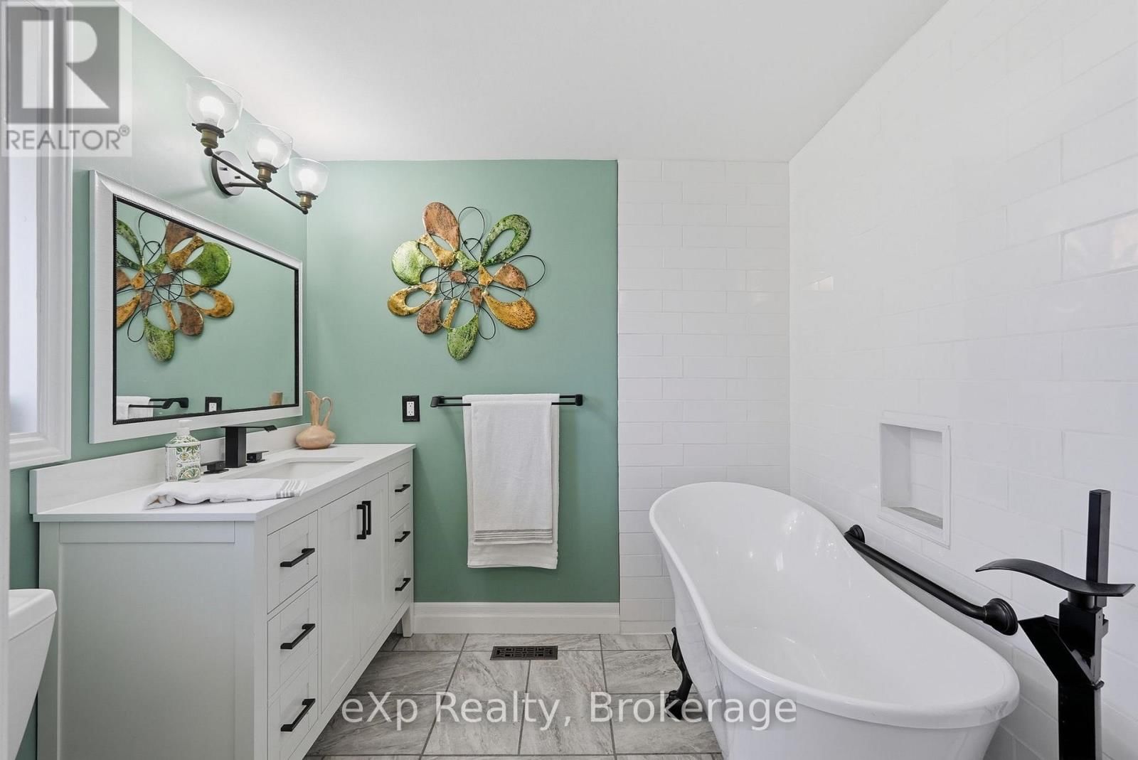 990 HERITAGE DRIVE Image 29