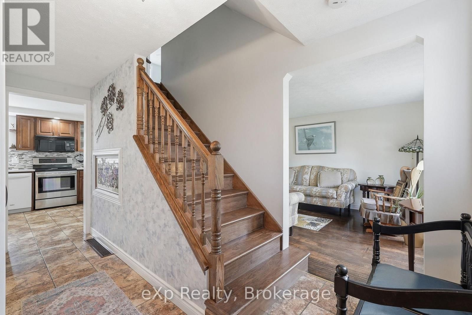 990 HERITAGE DRIVE Image 6