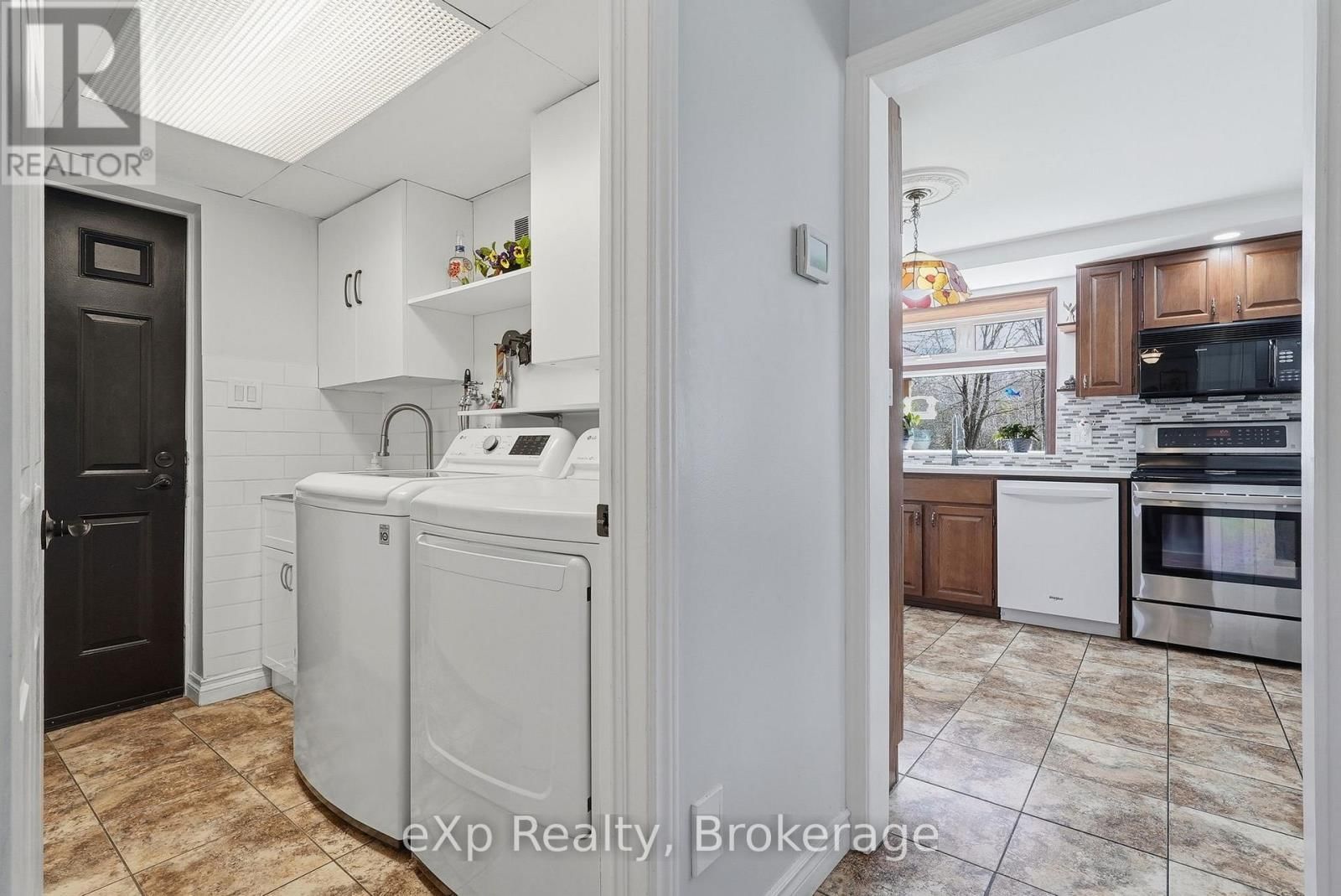 990 HERITAGE DRIVE Image 8