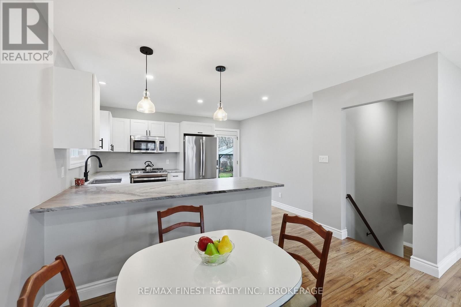 1284 WAVERLEY CRESCENT Image 11