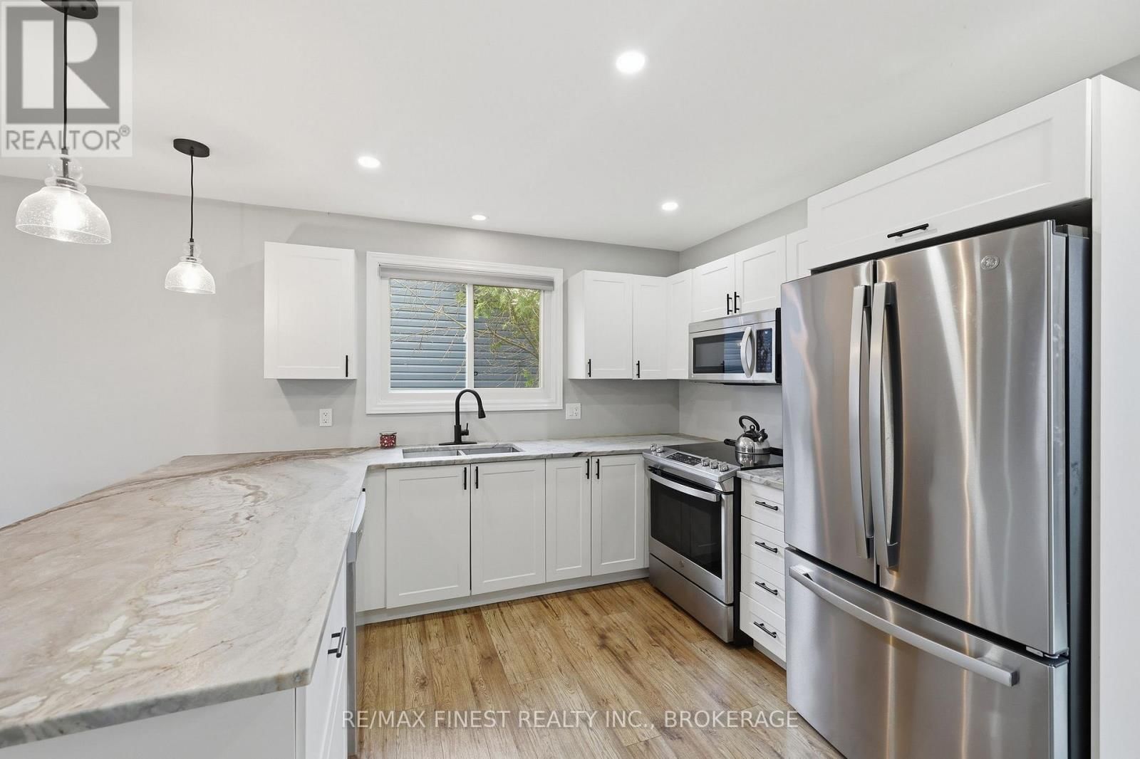 1284 WAVERLEY CRESCENT Image 13