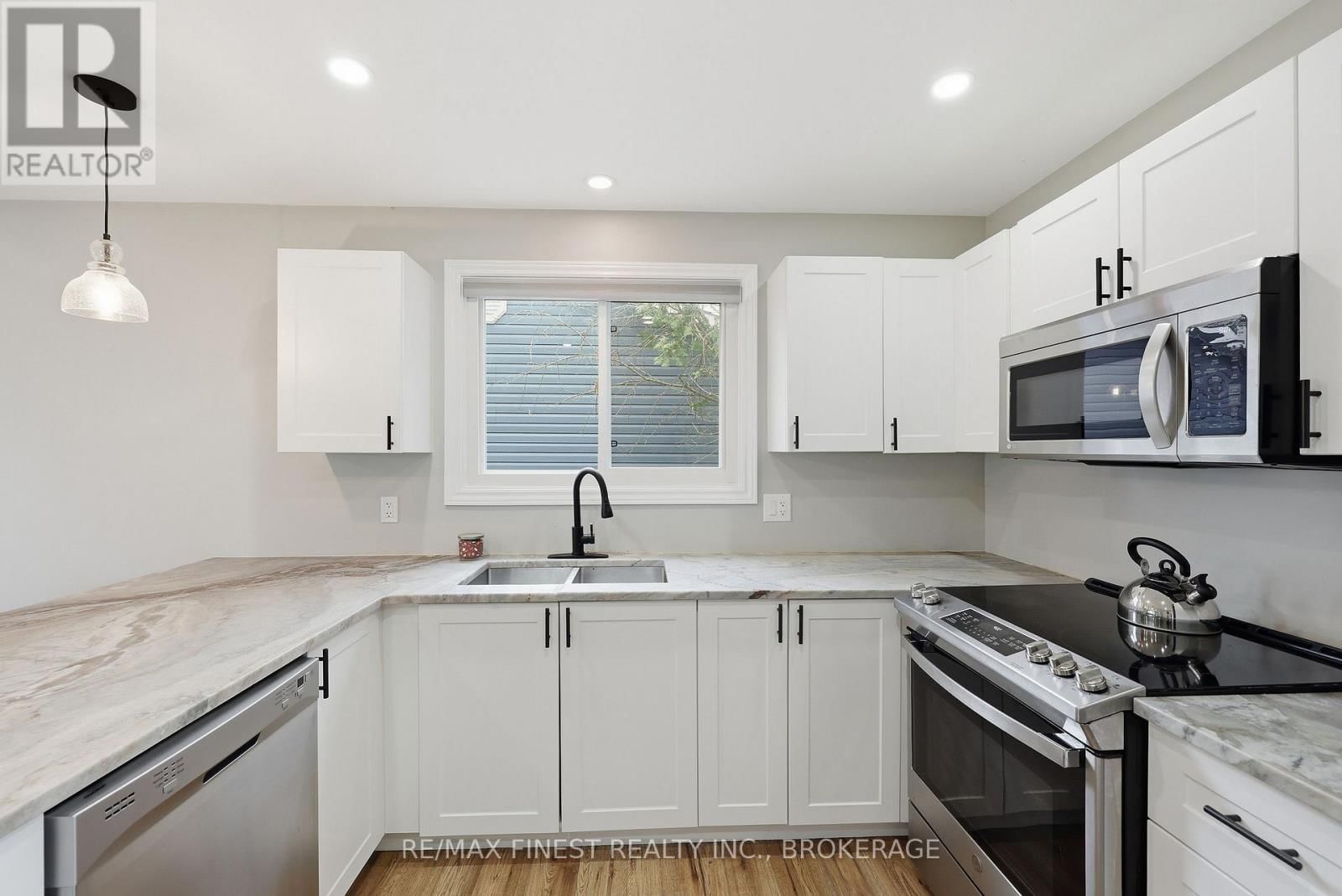 1284 WAVERLEY CRESCENT Image 14