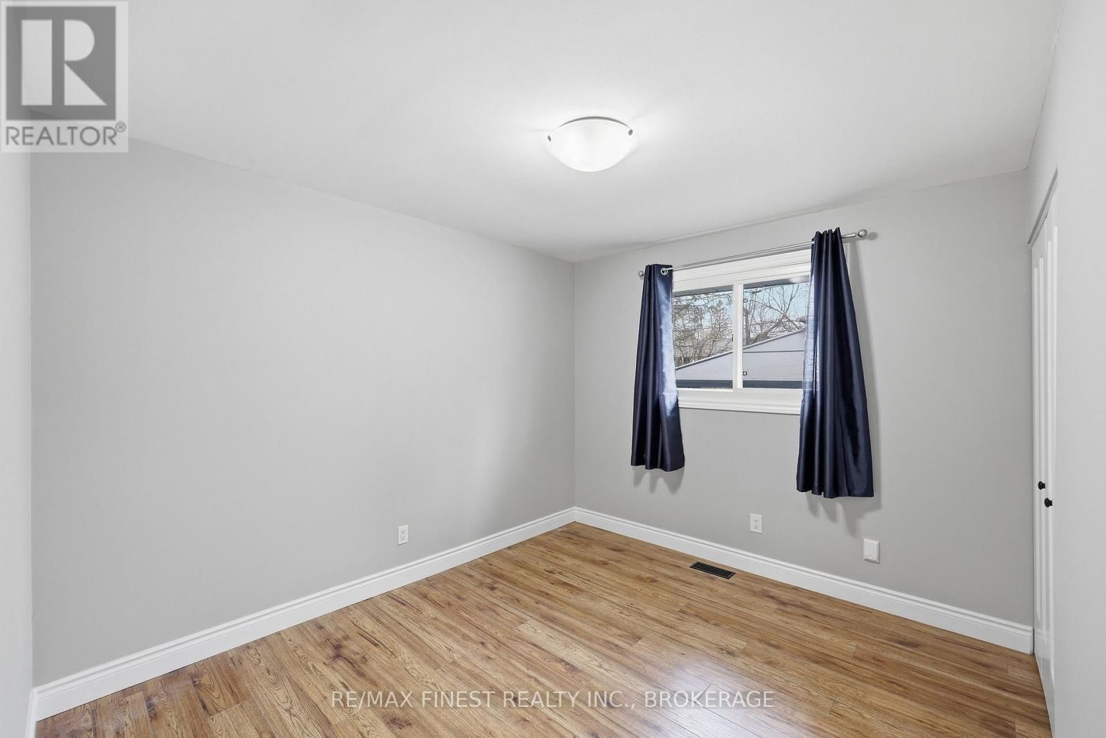 1284 WAVERLEY CRESCENT Image 19