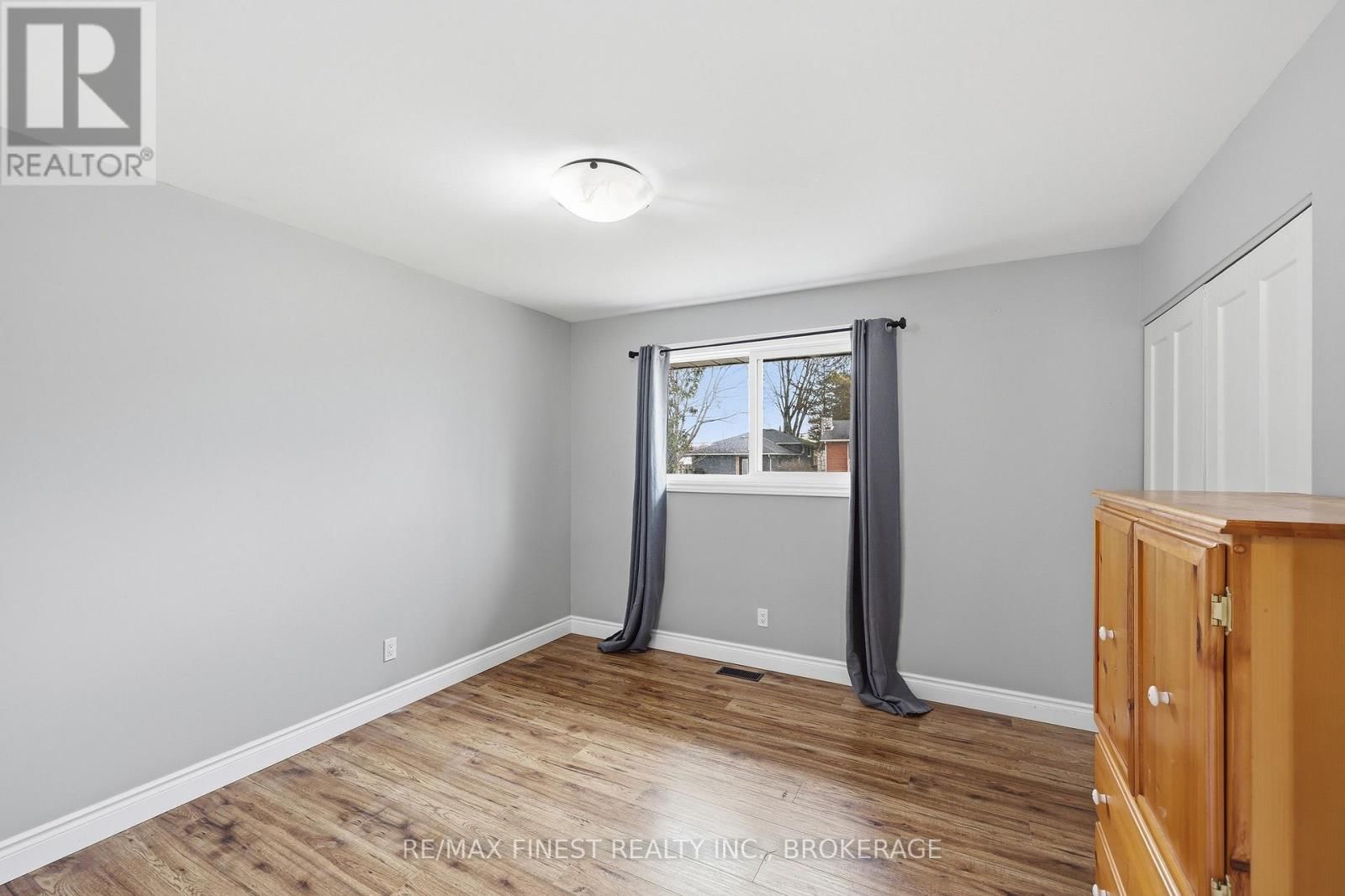 1284 WAVERLEY CRESCENT Image 21