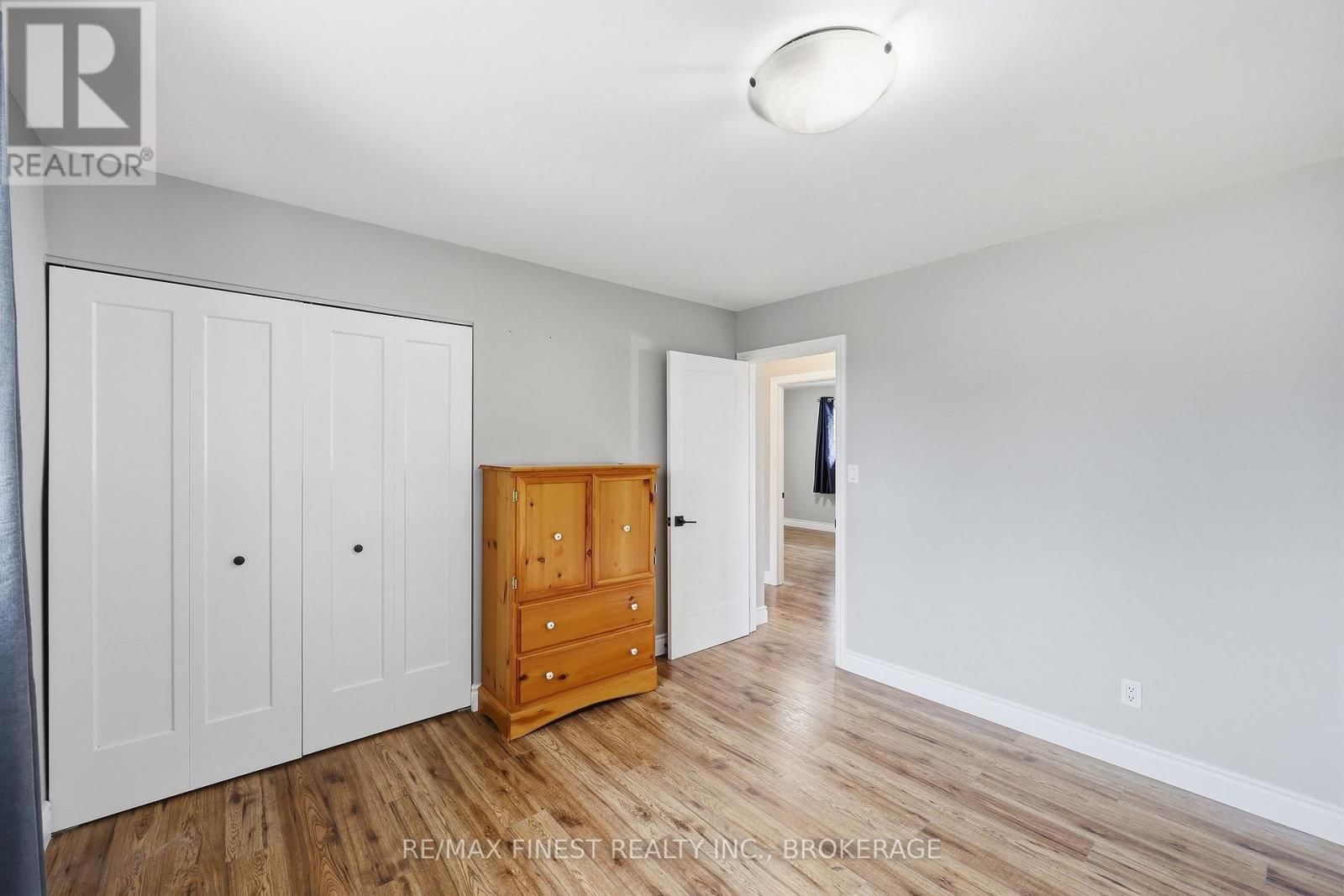 1284 WAVERLEY CRESCENT Image 22