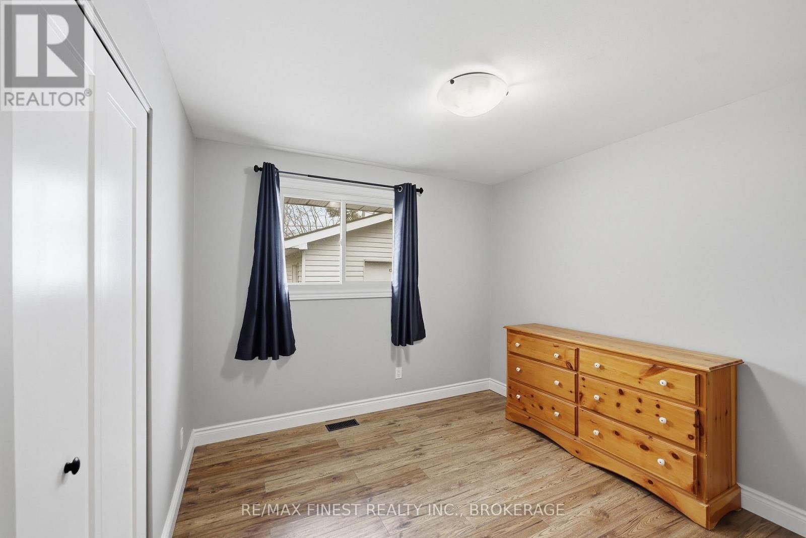 1284 WAVERLEY CRESCENT Image 23