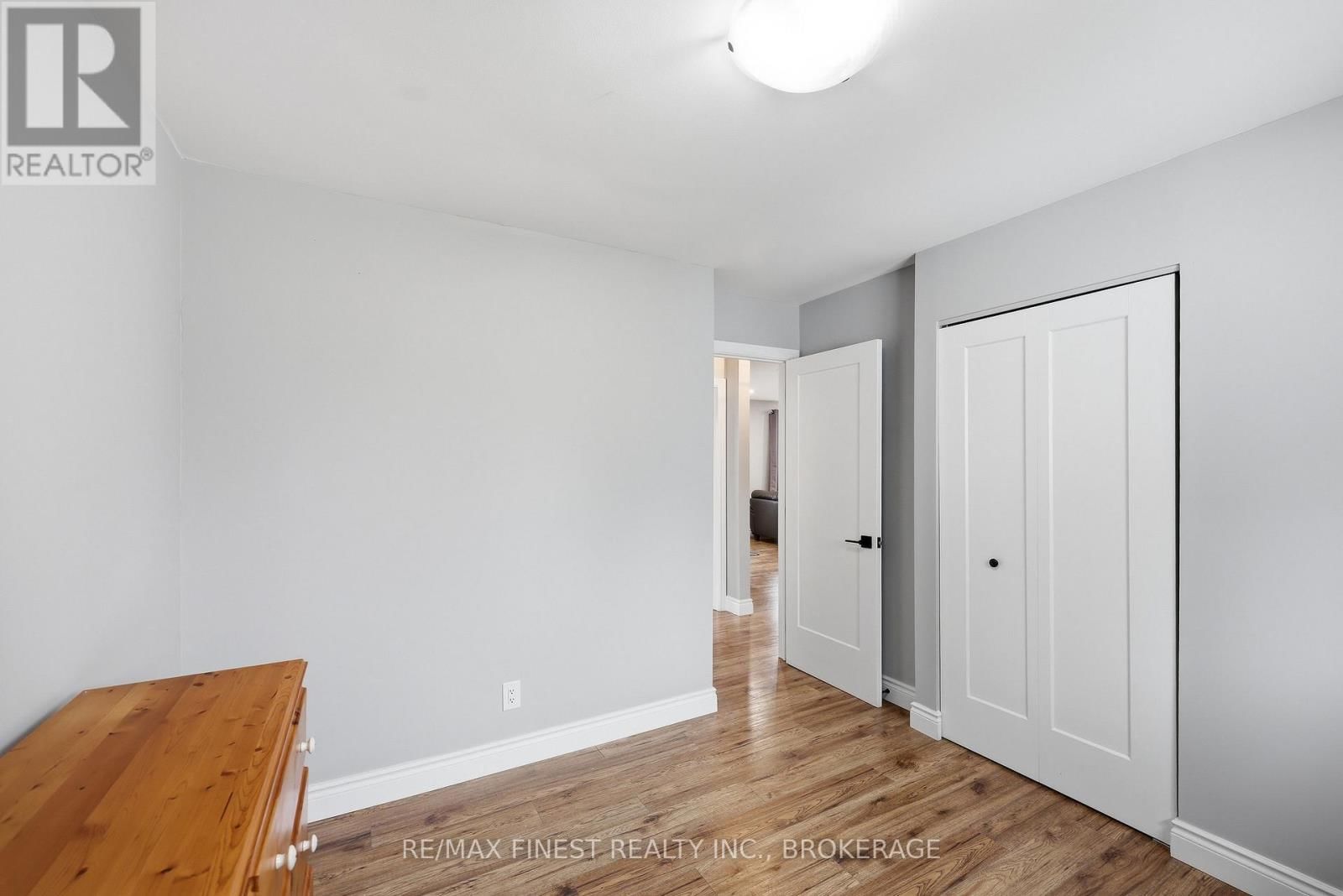 1284 WAVERLEY CRESCENT Image 24