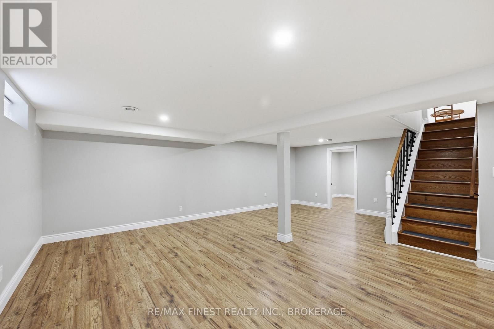 1284 WAVERLEY CRESCENT Image 26