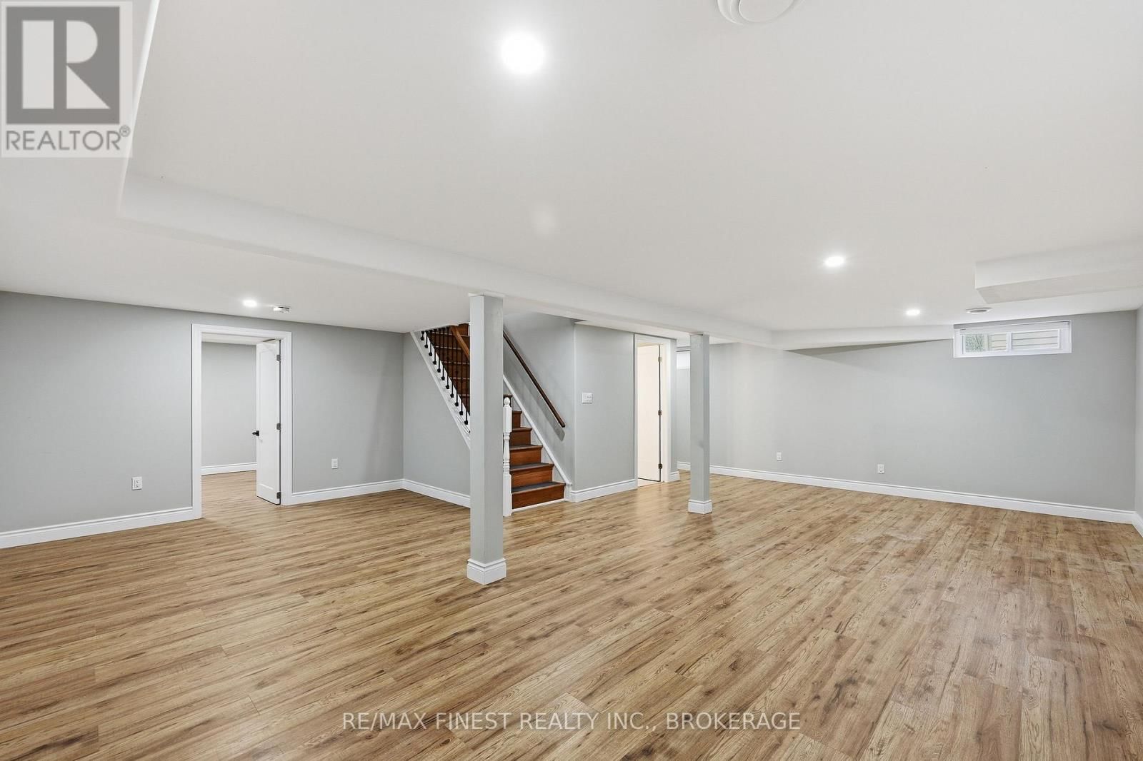 1284 WAVERLEY CRESCENT Image 27