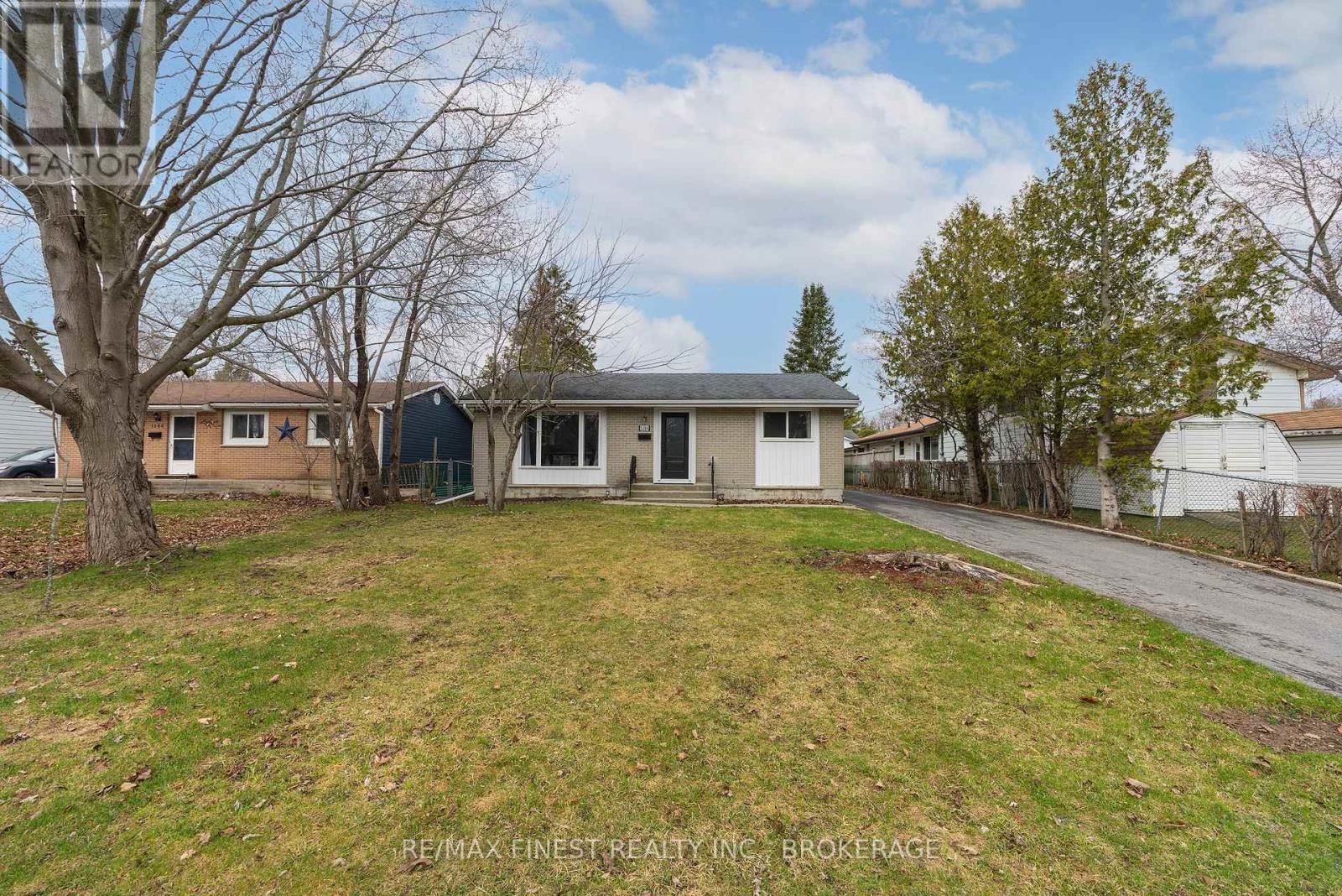 1284 WAVERLEY CRESCENT Image 3