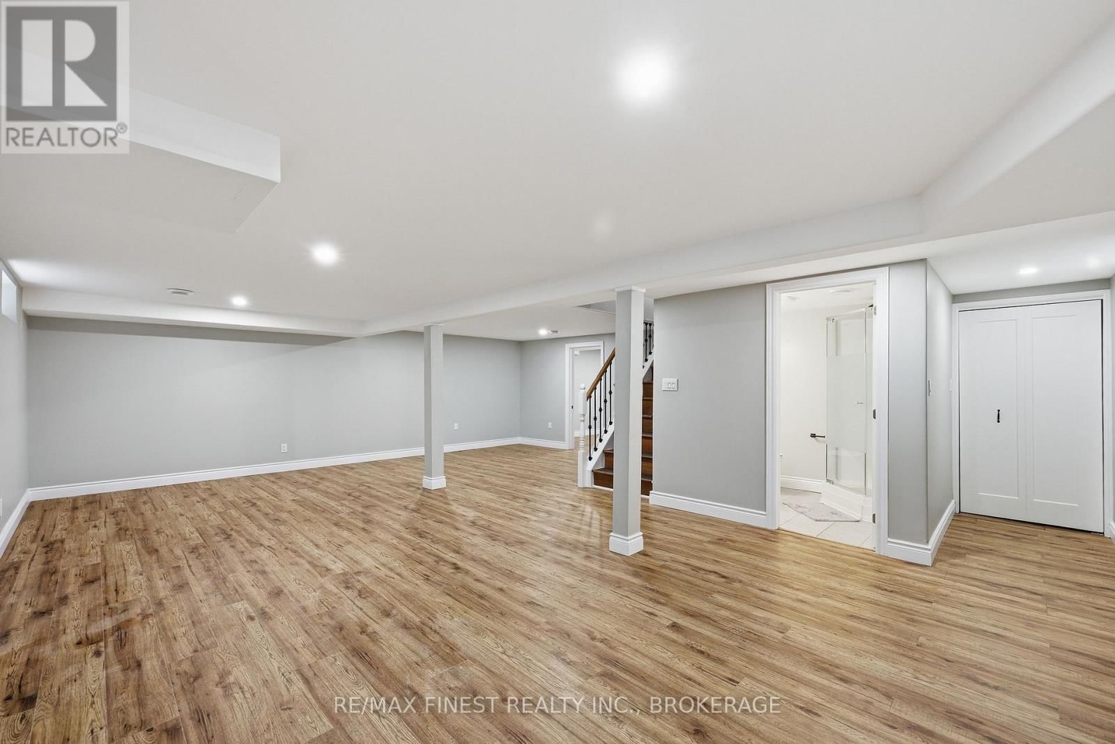 1284 WAVERLEY CRESCENT Image 30