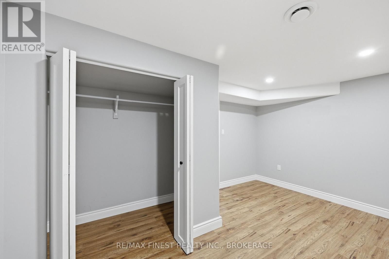 1284 WAVERLEY CRESCENT Image 33