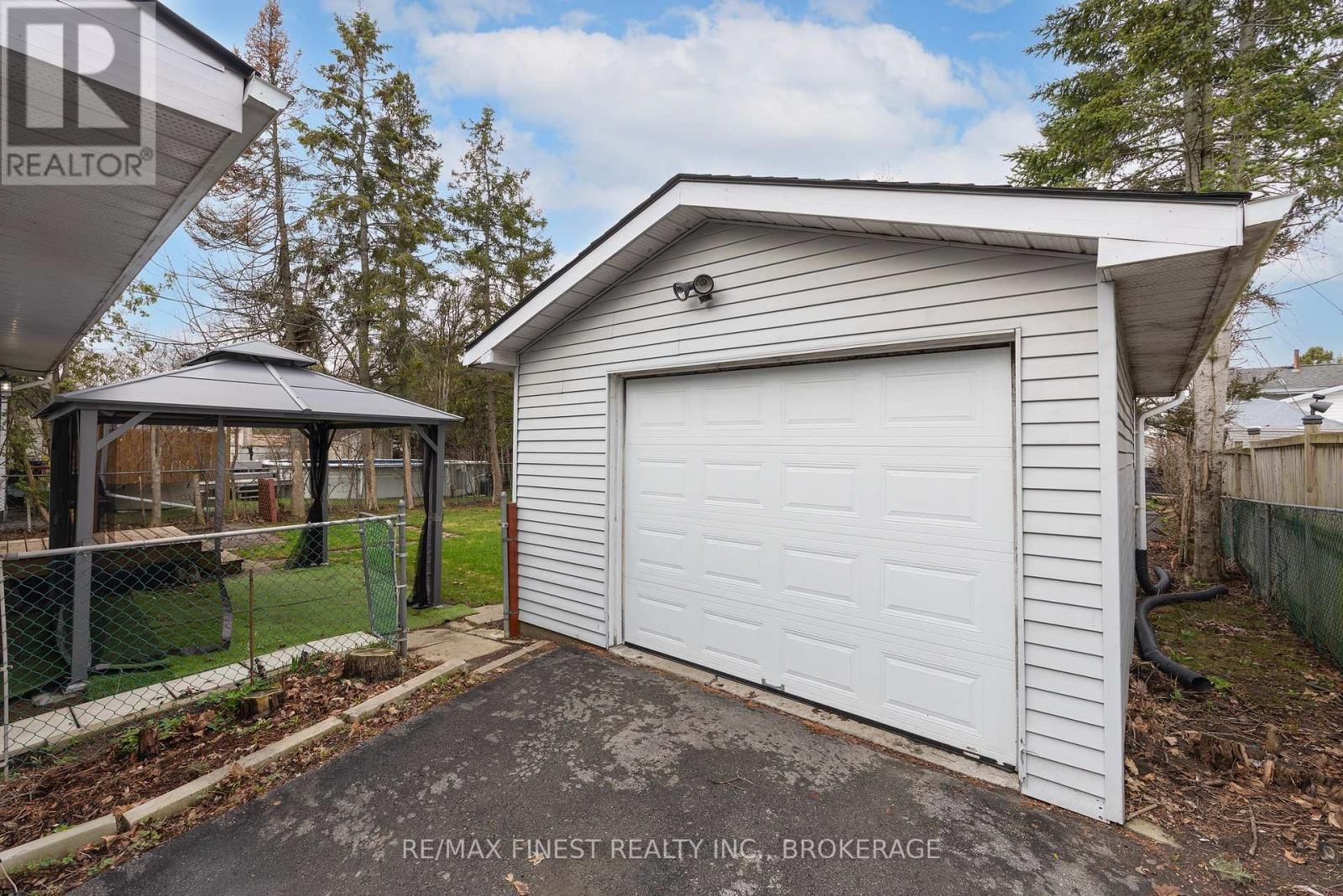 1284 WAVERLEY CRESCENT Image 35