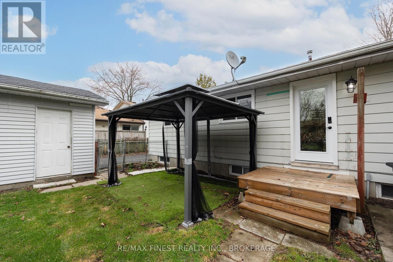 1284 WAVERLEY CRESCENT Image 39