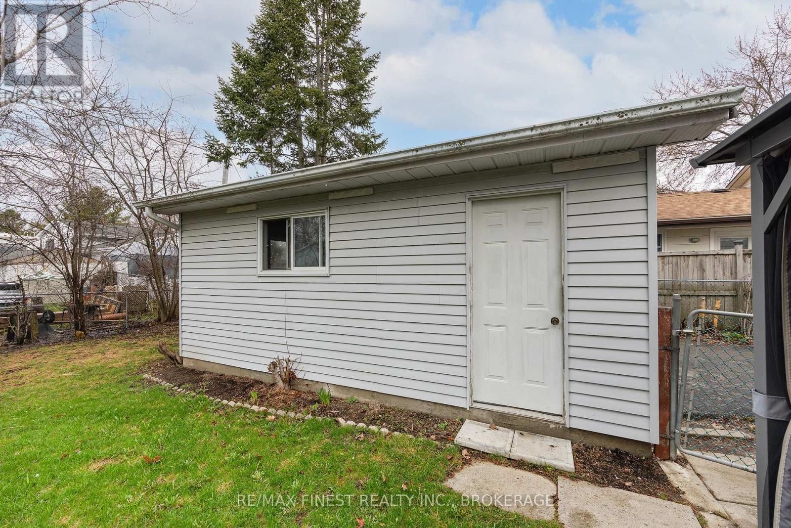 1284 WAVERLEY CRESCENT Image 41