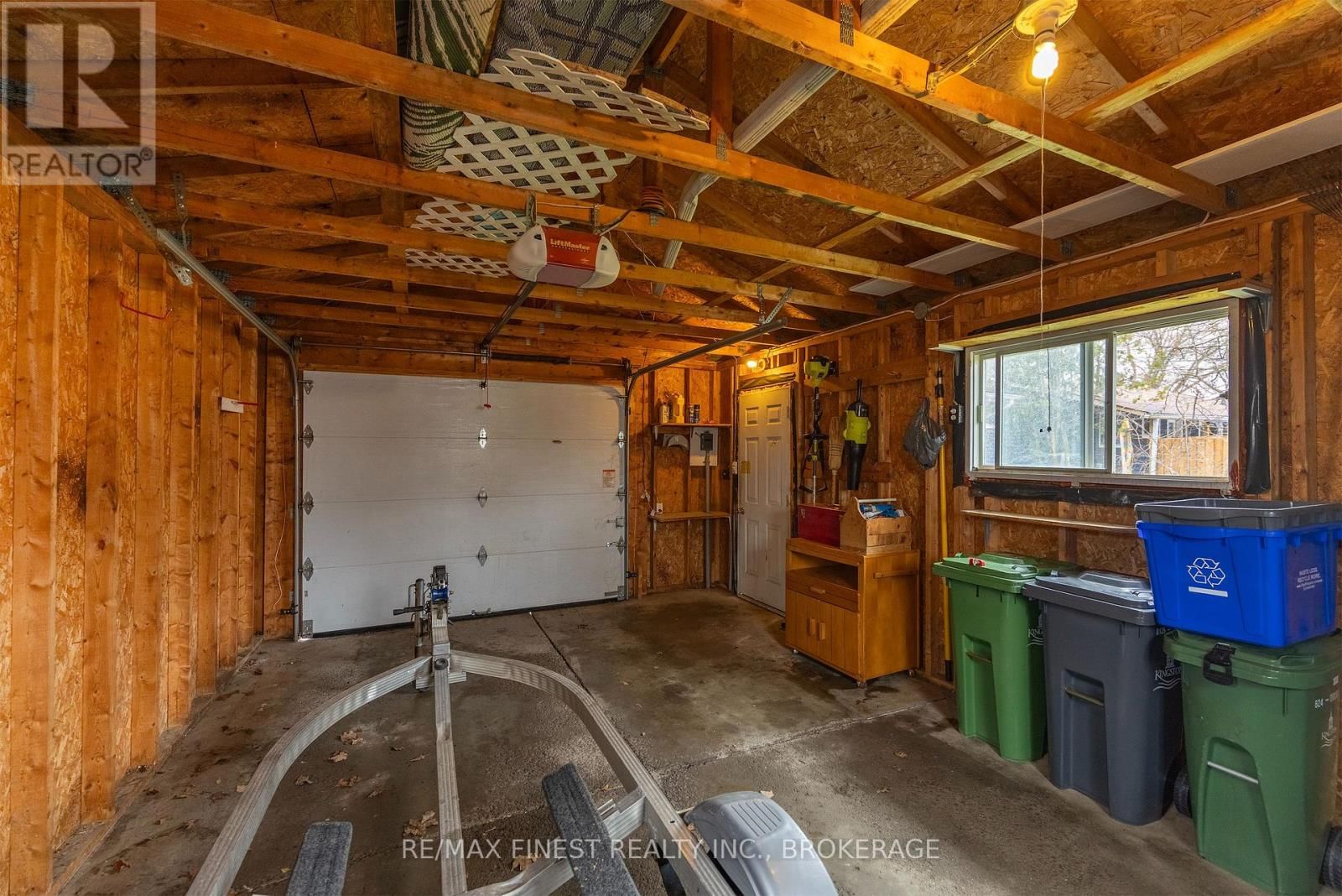 1284 WAVERLEY CRESCENT Image 43