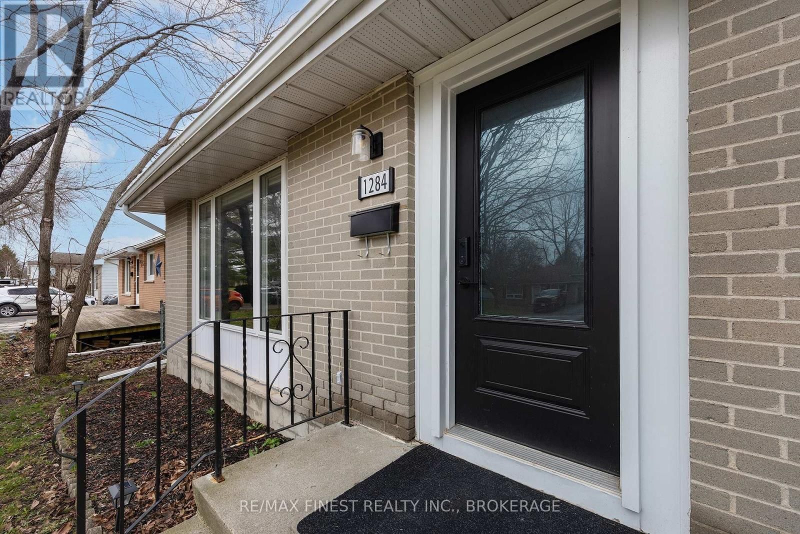 1284 WAVERLEY CRESCENT Image 6