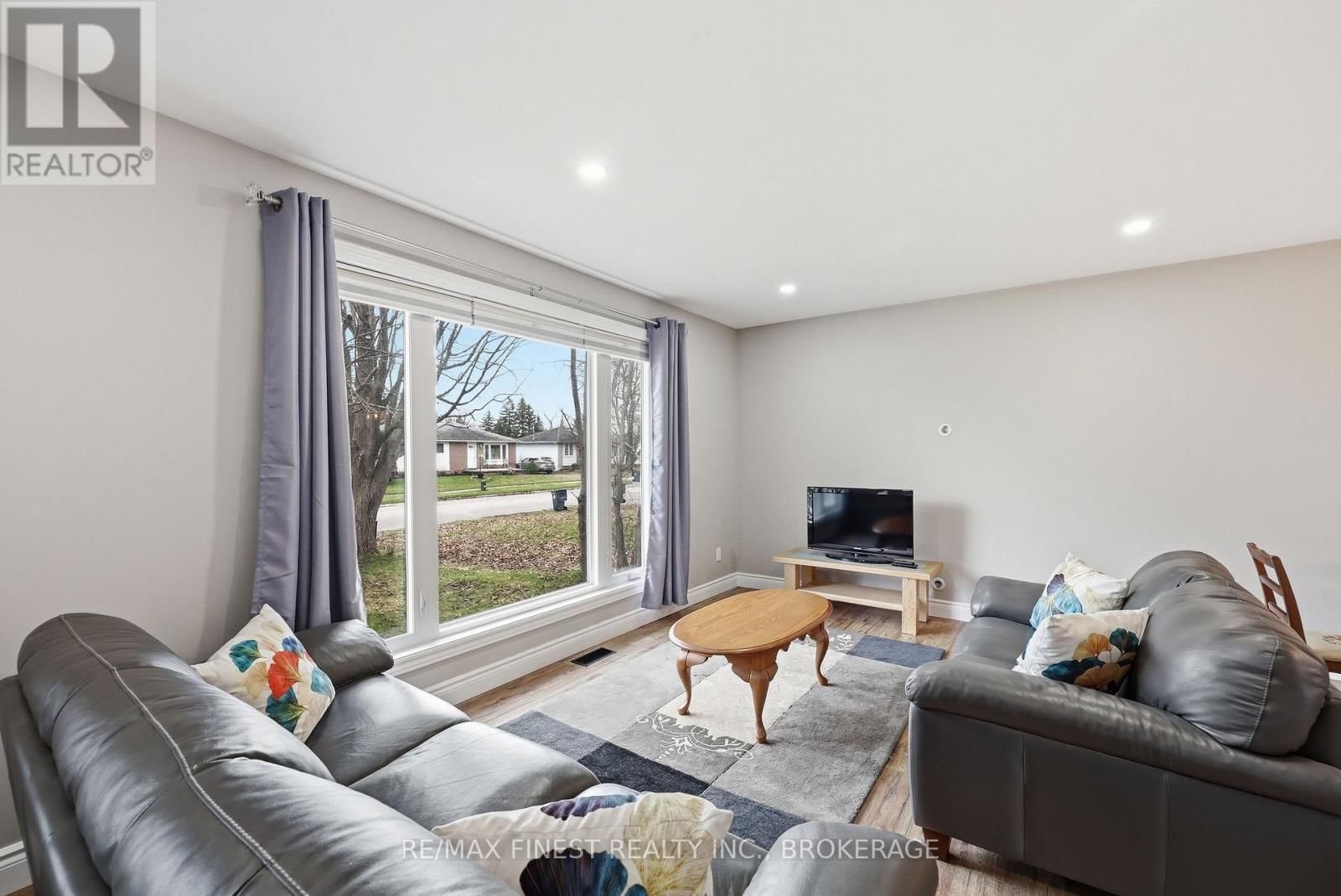 1284 WAVERLEY CRESCENT Image 8