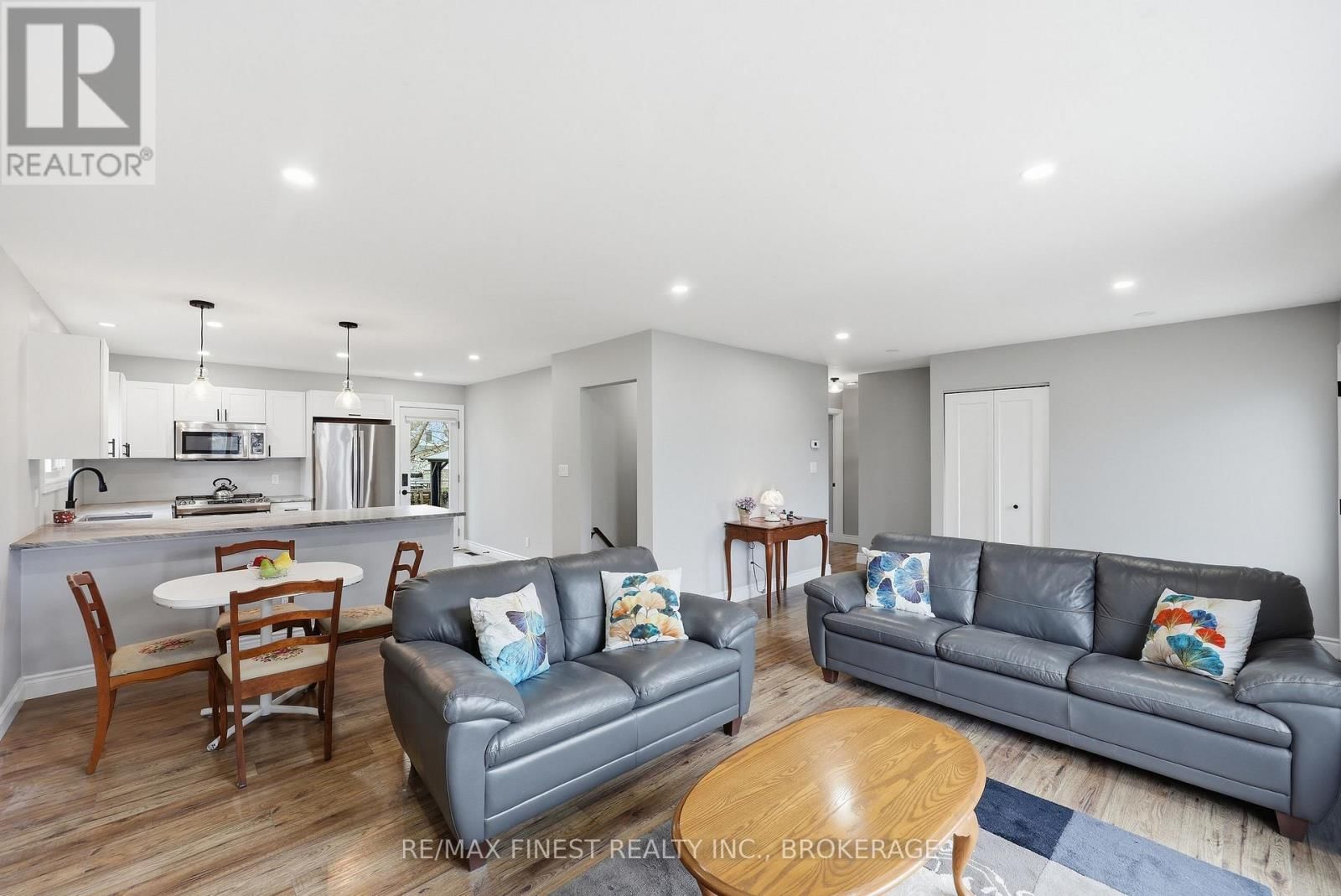 1284 WAVERLEY CRESCENT Image 9