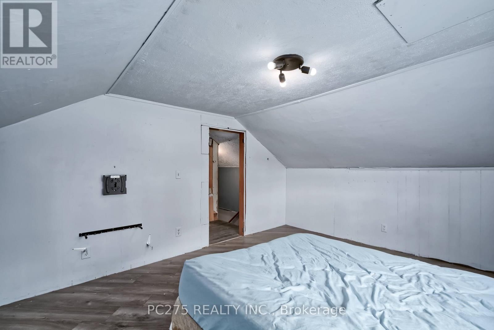 179 QUEEN STREET EAST Image 21