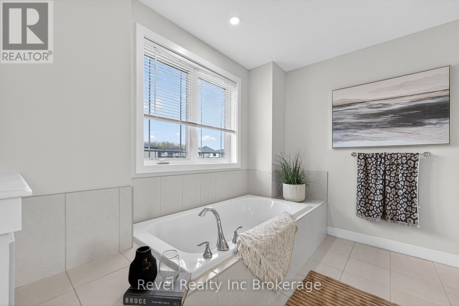 32 SUTHERLAND CRESCENT Image 32