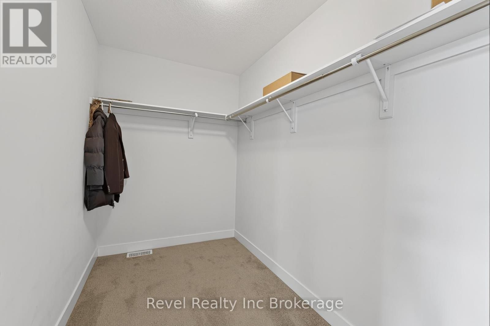 32 SUTHERLAND CRESCENT Image 36